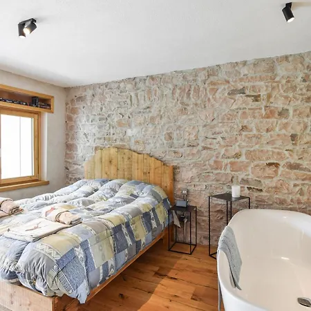 בית נופש 3 Bedroom Awesome In *